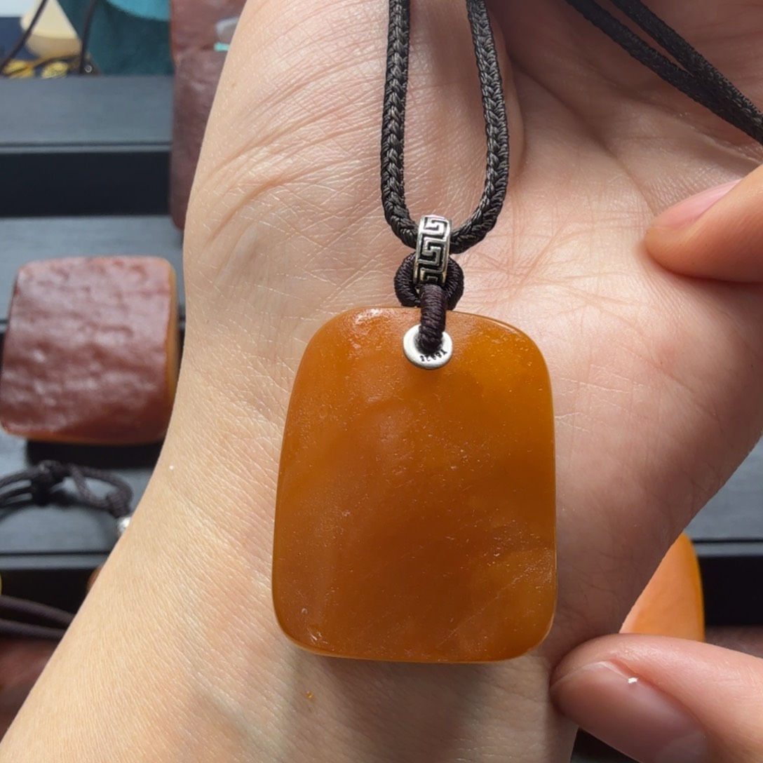 琥珀吊坠(赠链)未镶嵌