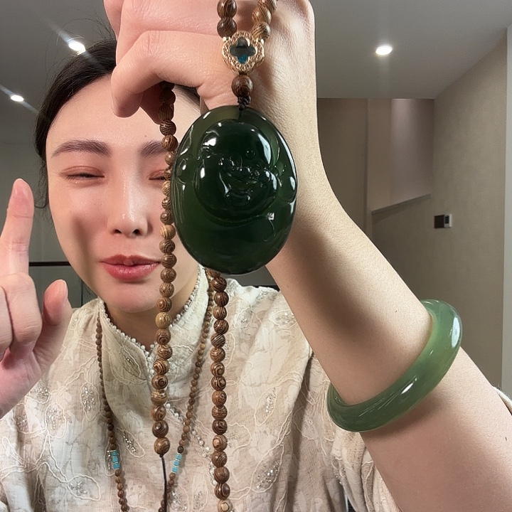 落***声蛇纹石玉未镶嵌颈饰