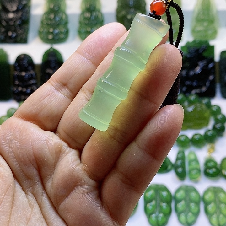 蛇纹石玉颈饰未镶嵌