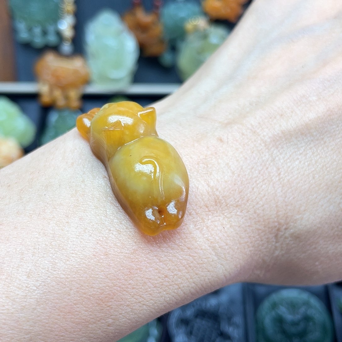 蛇纹石玉未镶嵌颈饰