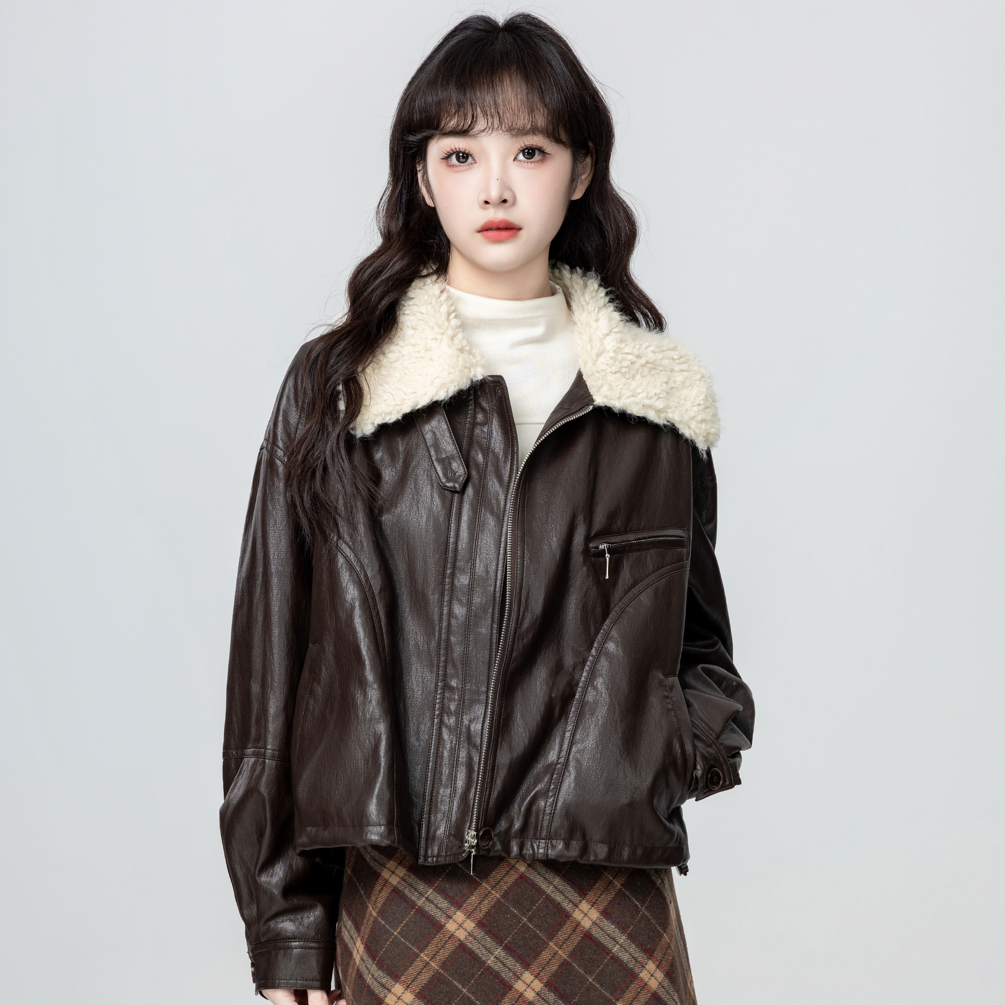 美拉德咖色皮衣外套女冬2025冬季新款加厚羊羔毛翻领夹克短款上衣