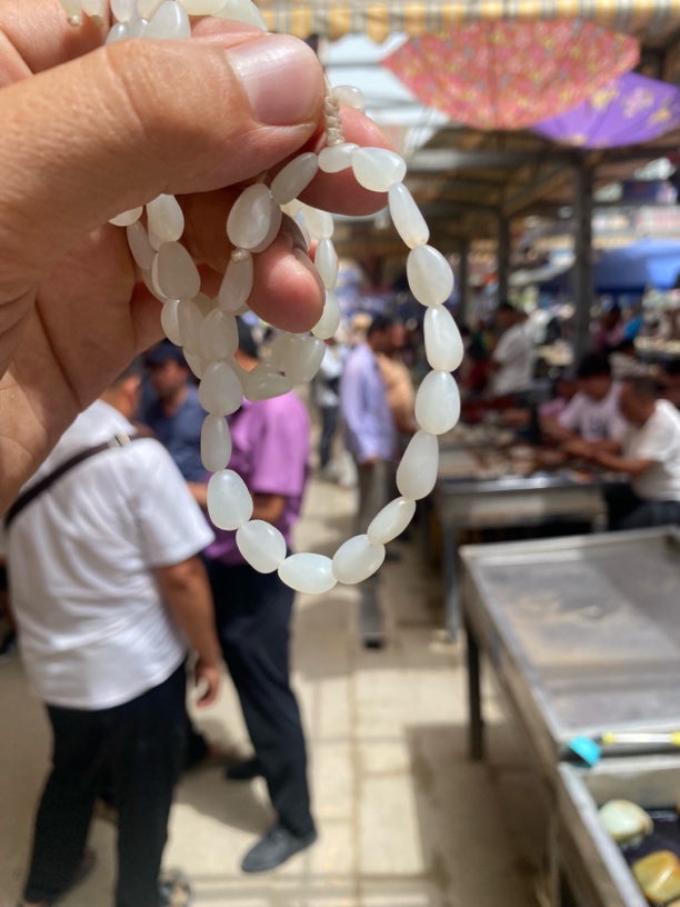 首饰展示架 新疆和田玉白色时尚百搭冰透长链适合妈妈佩戴