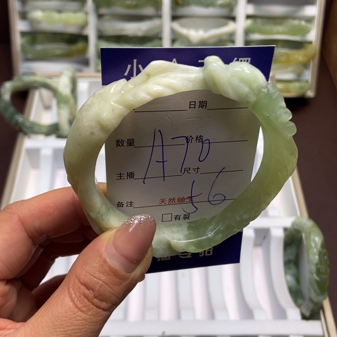 蛇纹石玉手镯未镶嵌