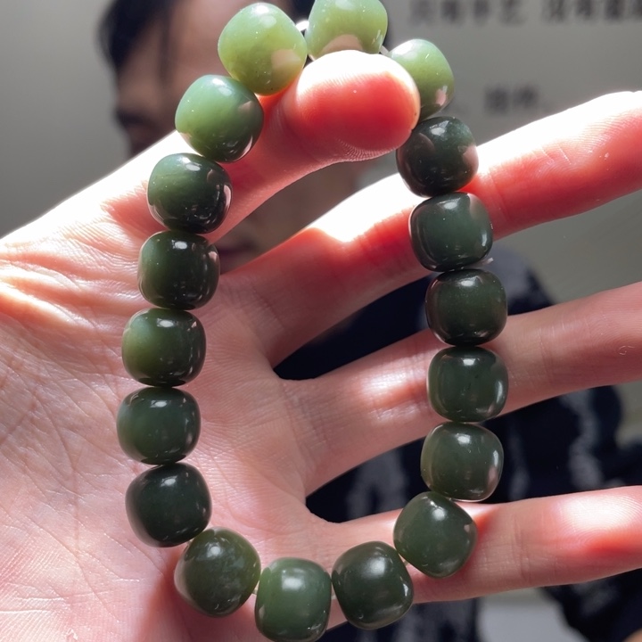 和田玉未镶嵌把件