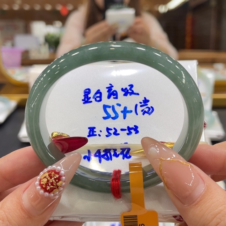 翡翠手镯未镶嵌翡翠