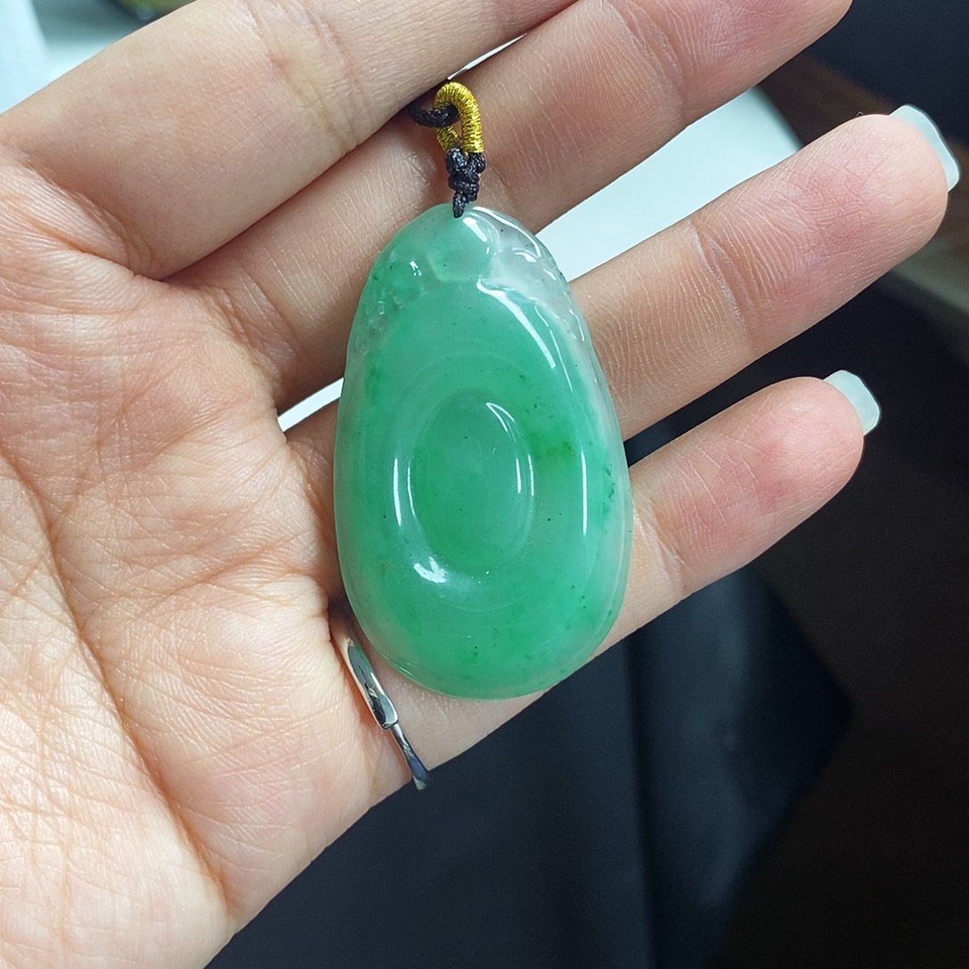 石英质玉未镶嵌颈饰