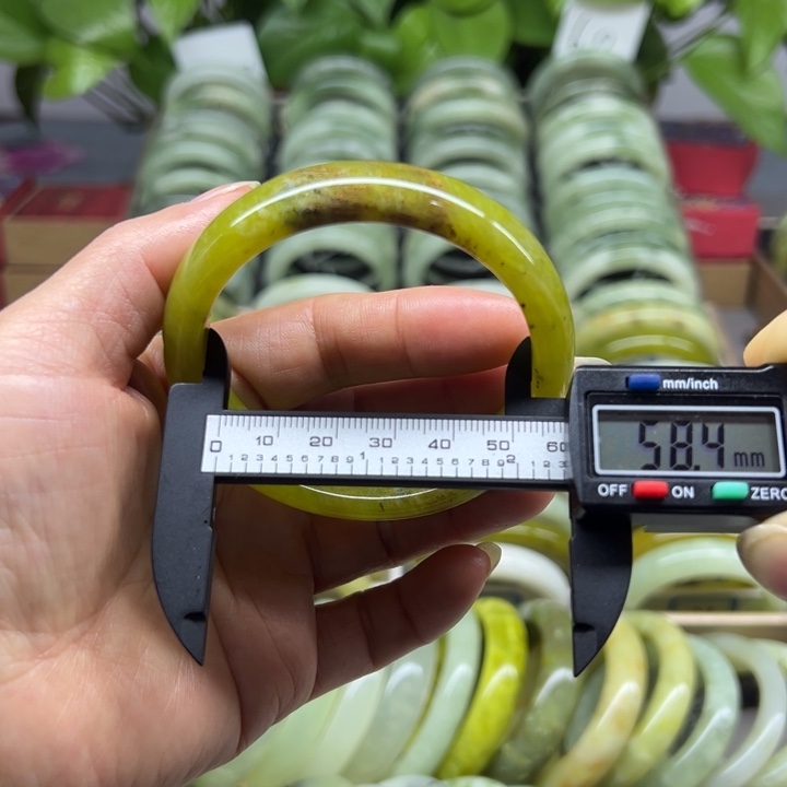 蛇纹石玉未镶嵌手镯13