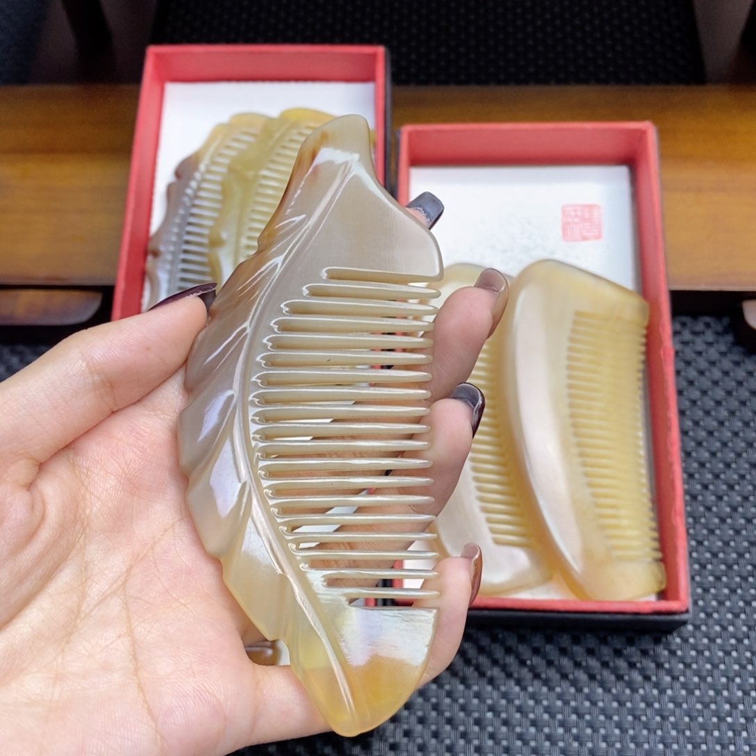 纯手工制作纯牛角梳子