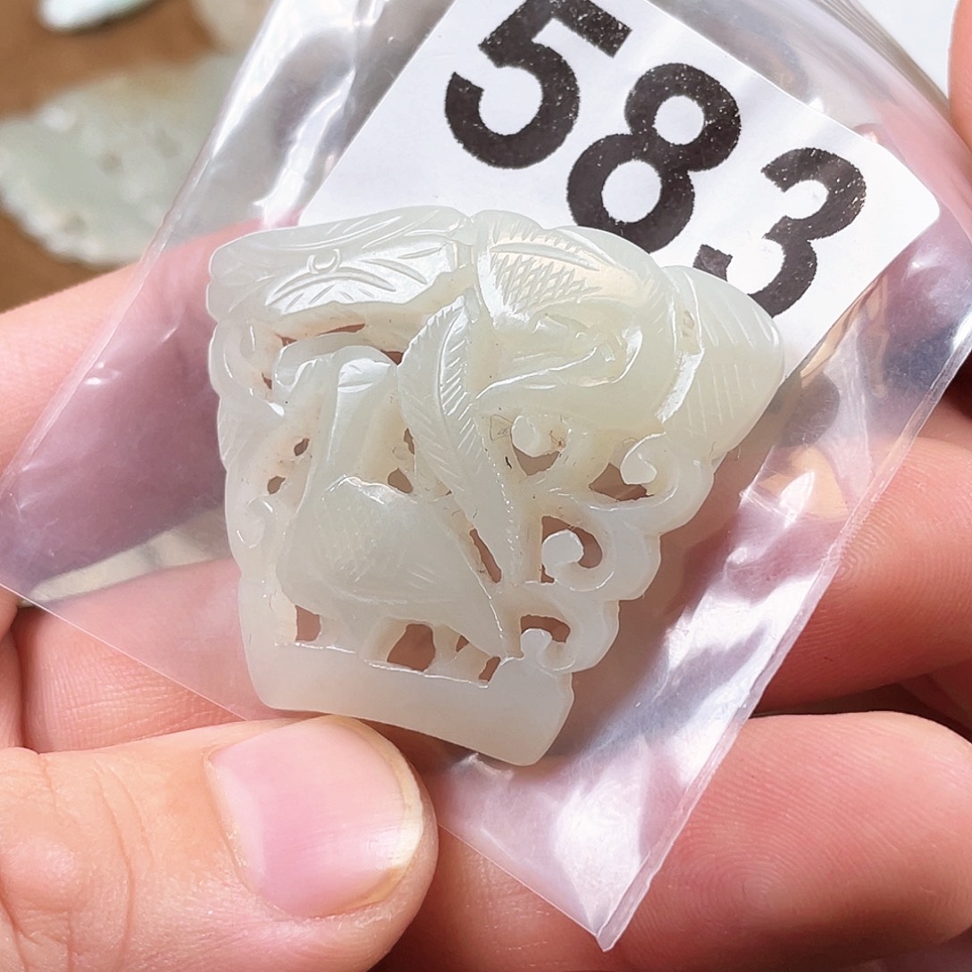 和田玉未镶嵌车挂