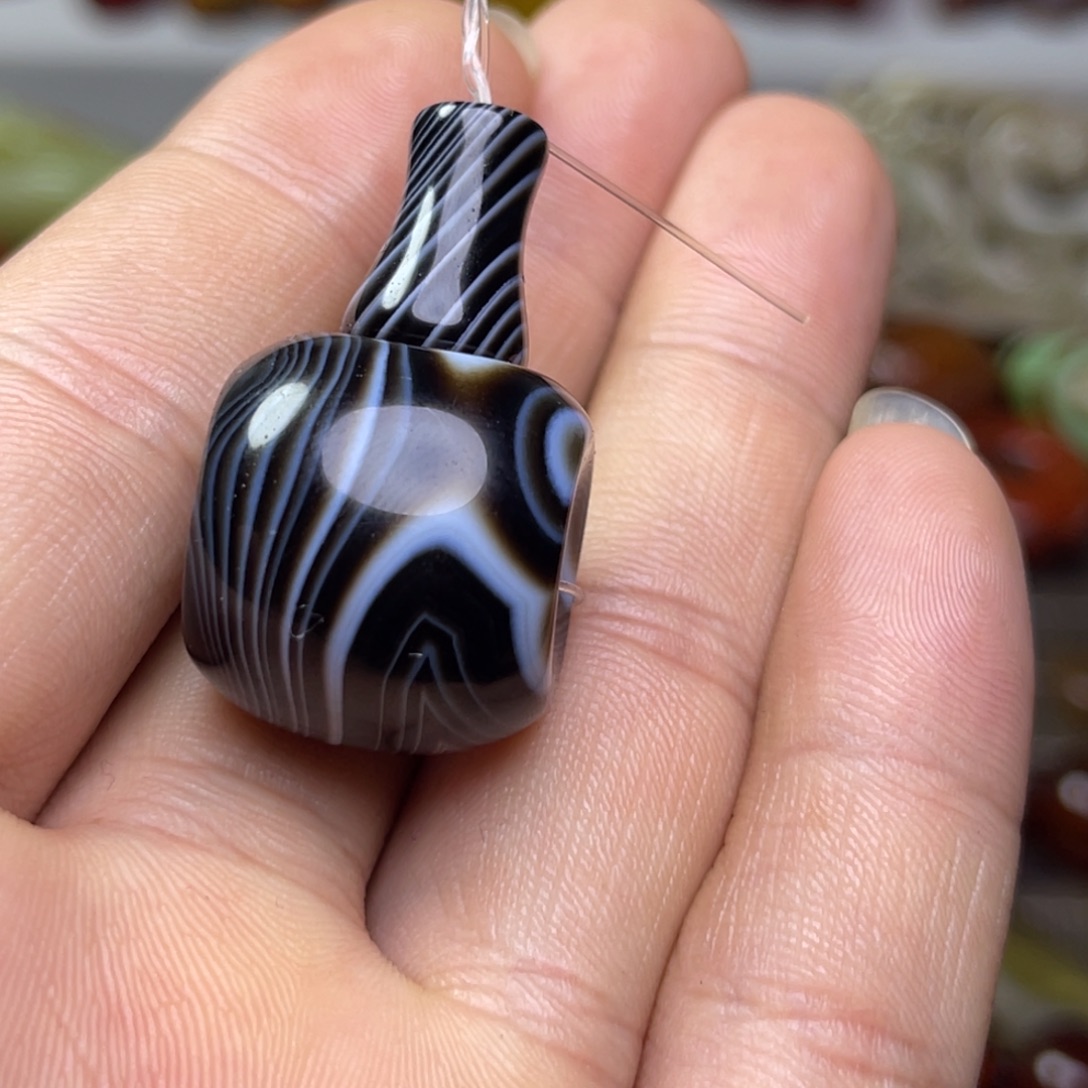 徐***波玛瑙/玉髓未镶嵌颈饰