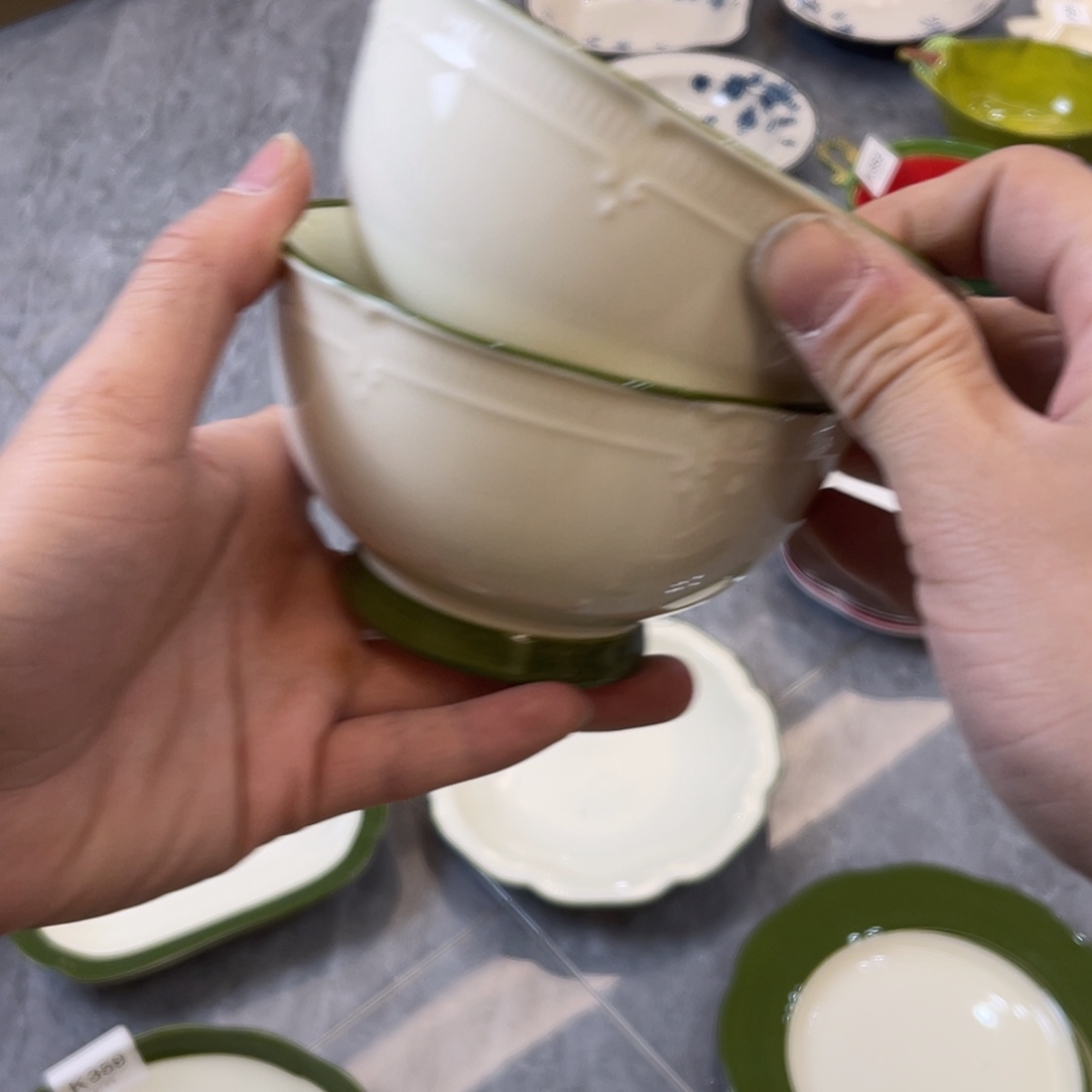 陶瓷微瑕餐具介意勿拍，满18飞！