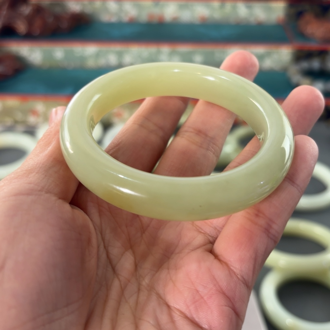 和田玉（糖玉）54.7未镶嵌小*包