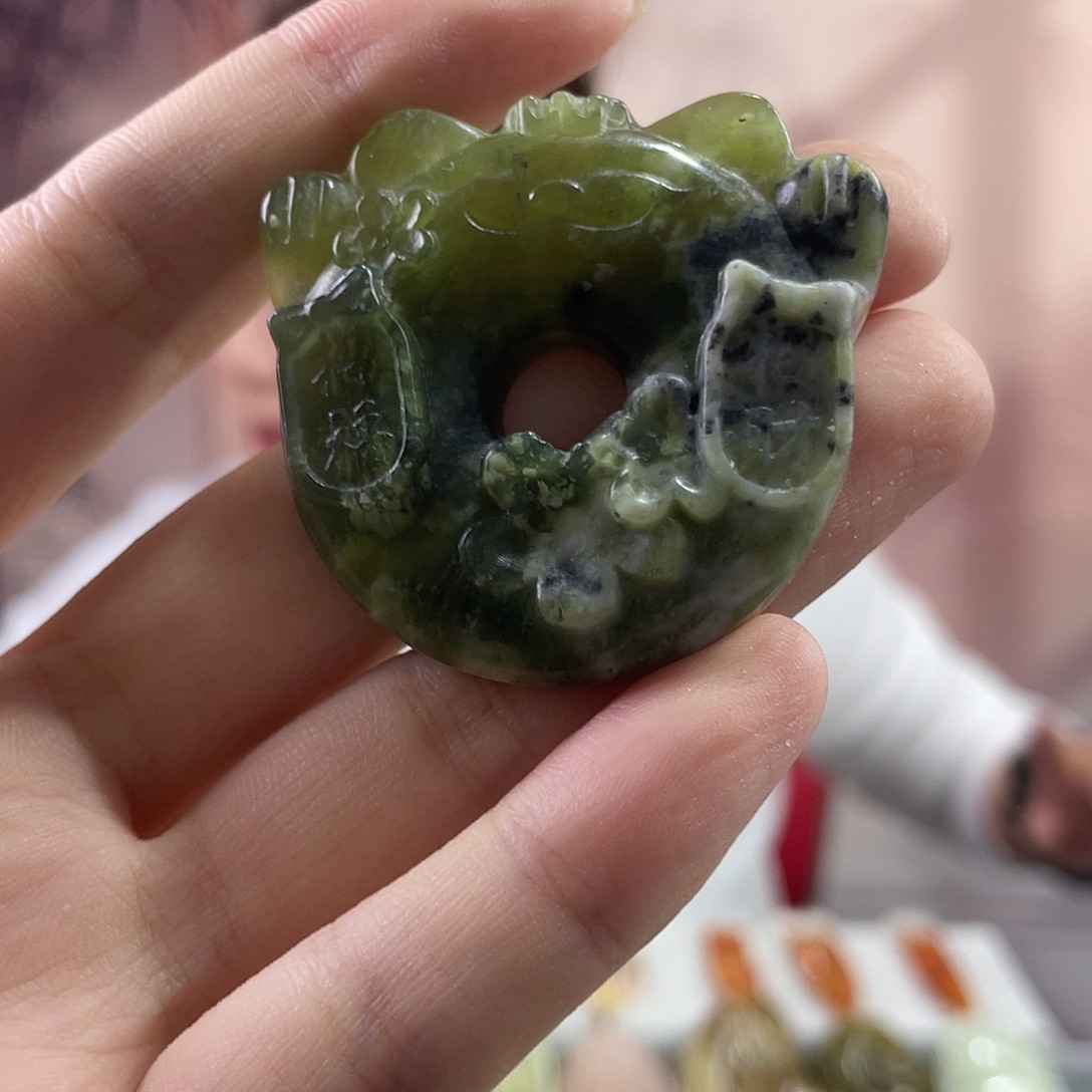 蛇纹石玉未镶嵌吊坠(赠链)