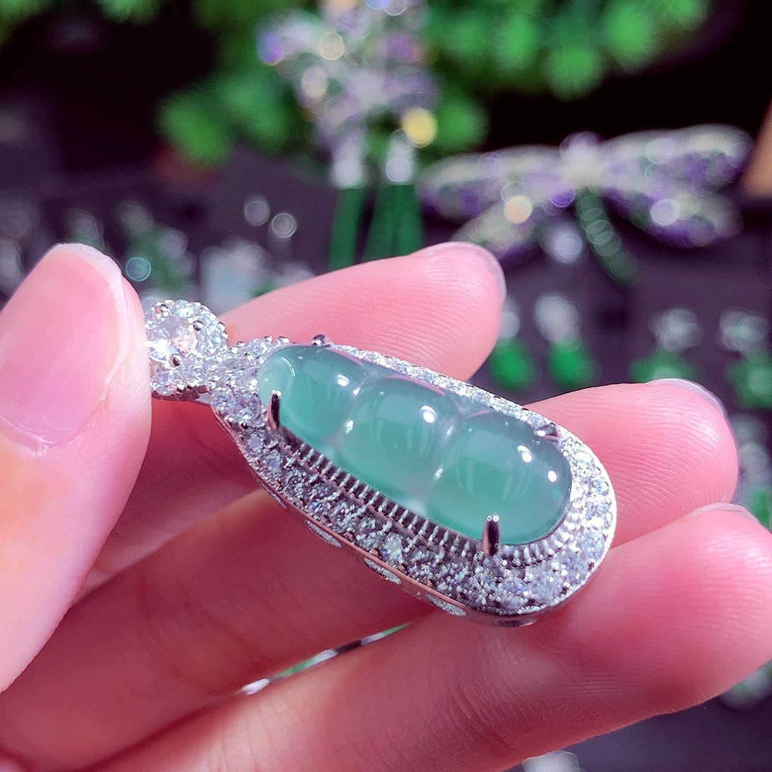 颈饰未镶嵌翡翠天然