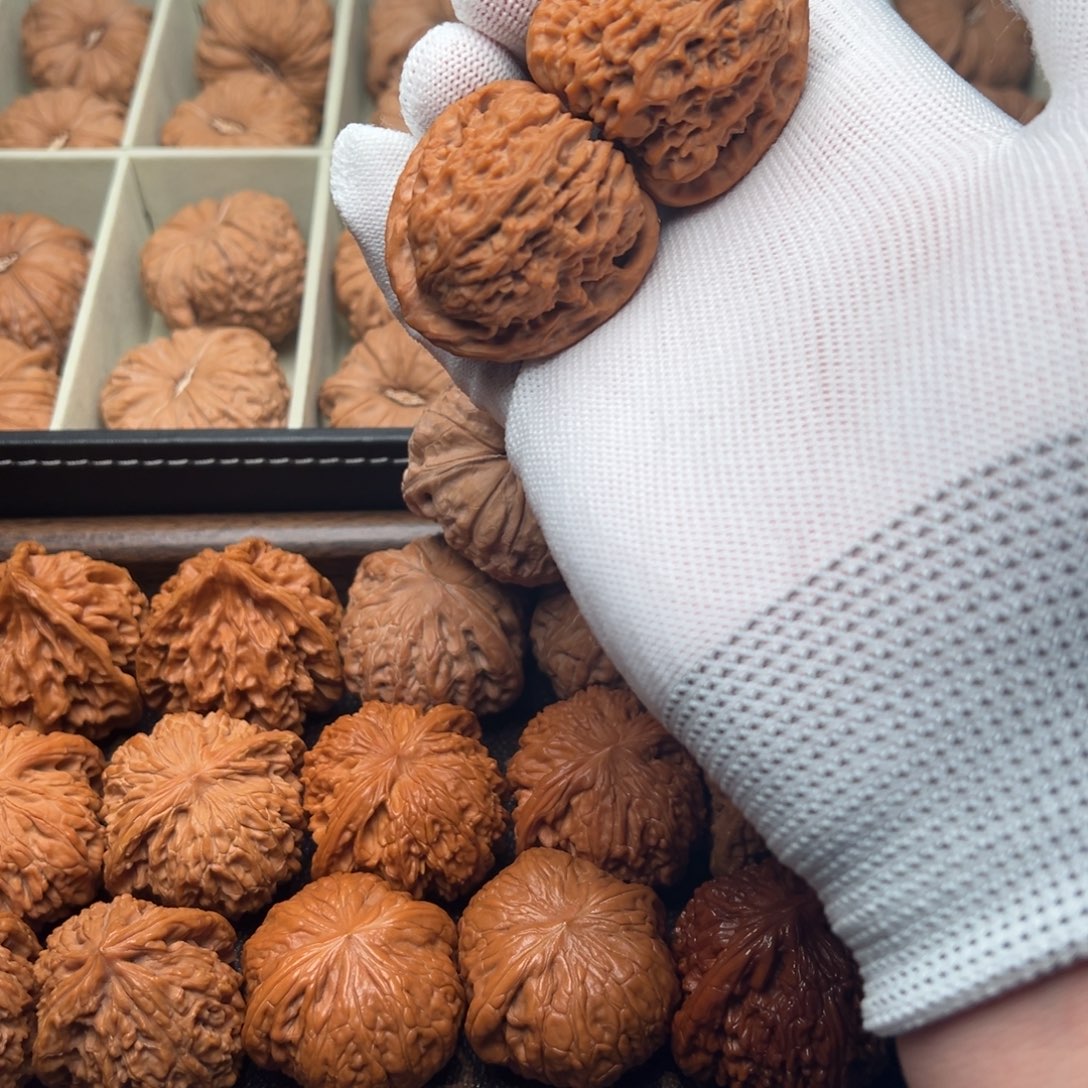 Y***-南疆石 文玩核桃 38Y