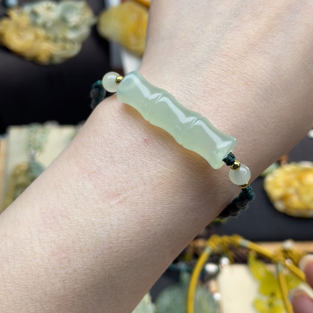 蛇纹石玉颈饰未镶嵌