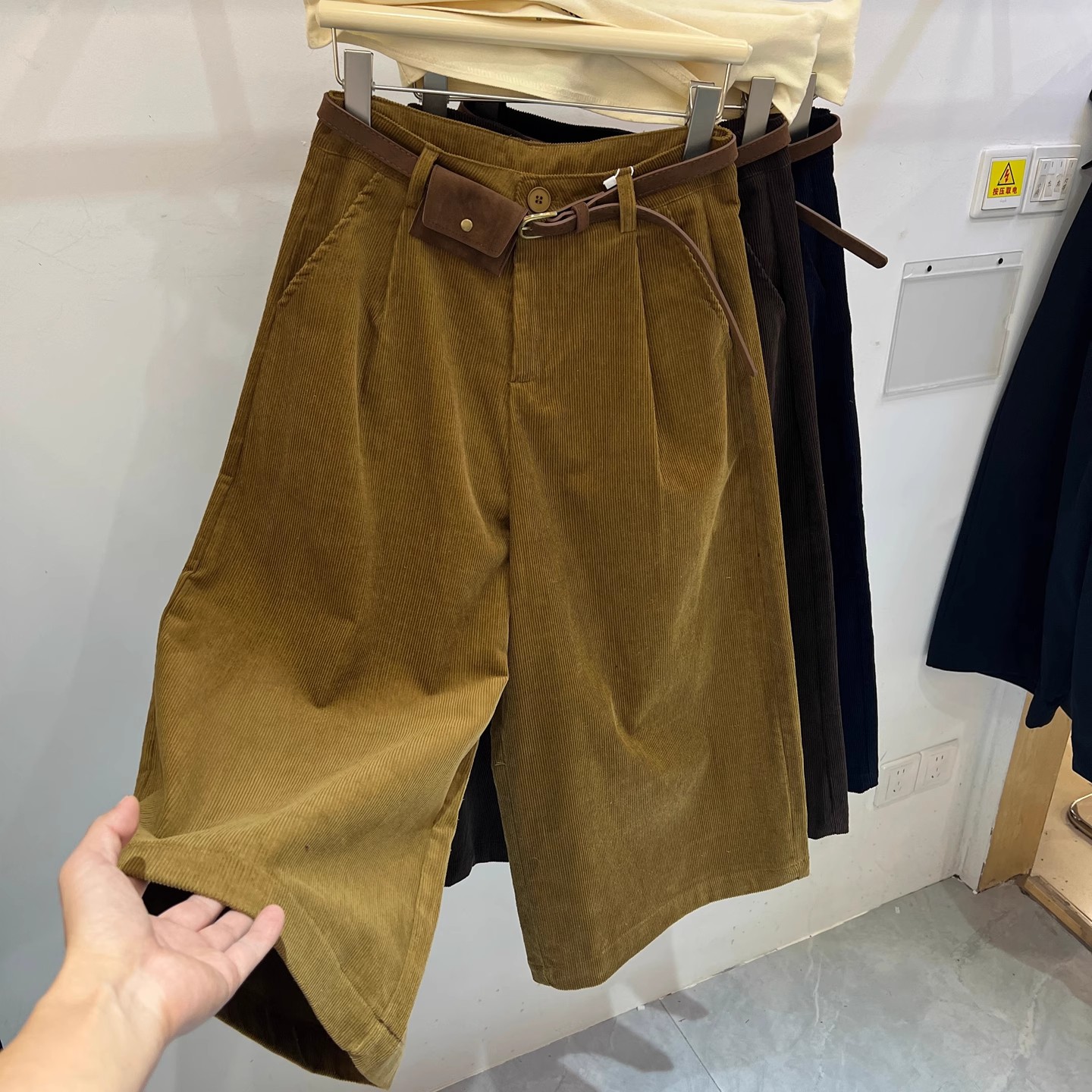 2025秋季欧货高腰纯色直筒阔腿七分裤配腰包灯芯绒松紧腰休闲裤女