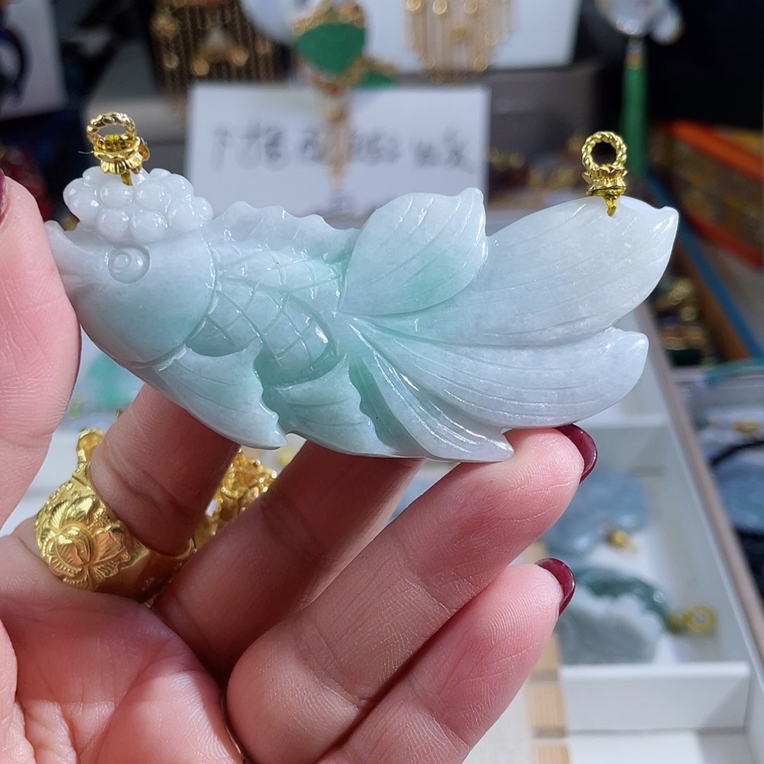 翡翠颈饰未镶嵌翡翠鱼
