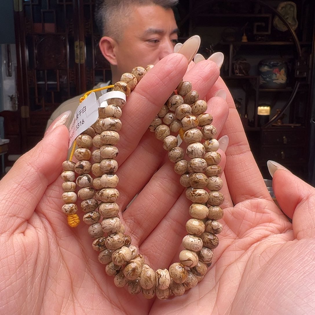 琥珀裸石未镶嵌王****贝抚顺琥珀20493。7mm