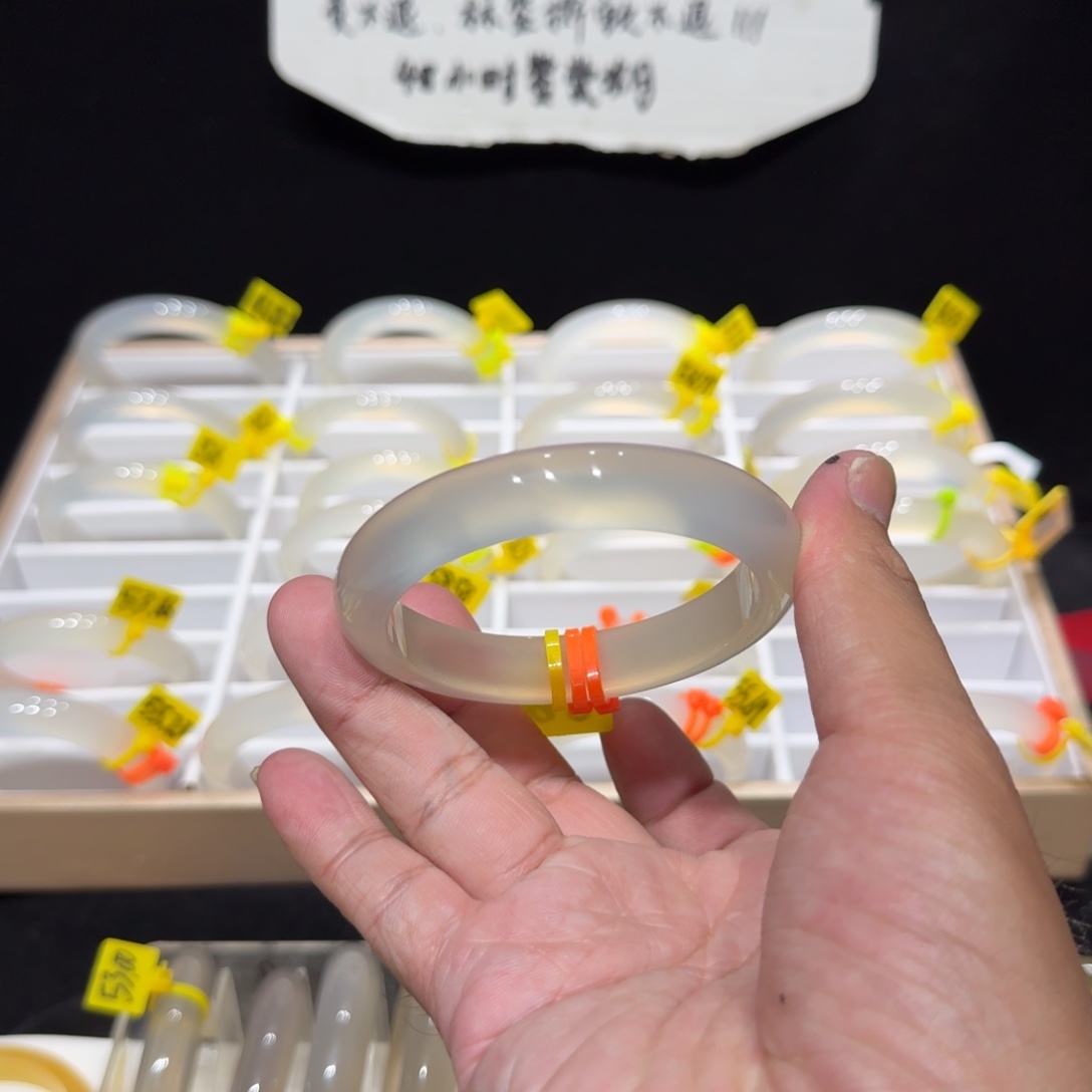 玛瑙/玉髓手镯未镶嵌