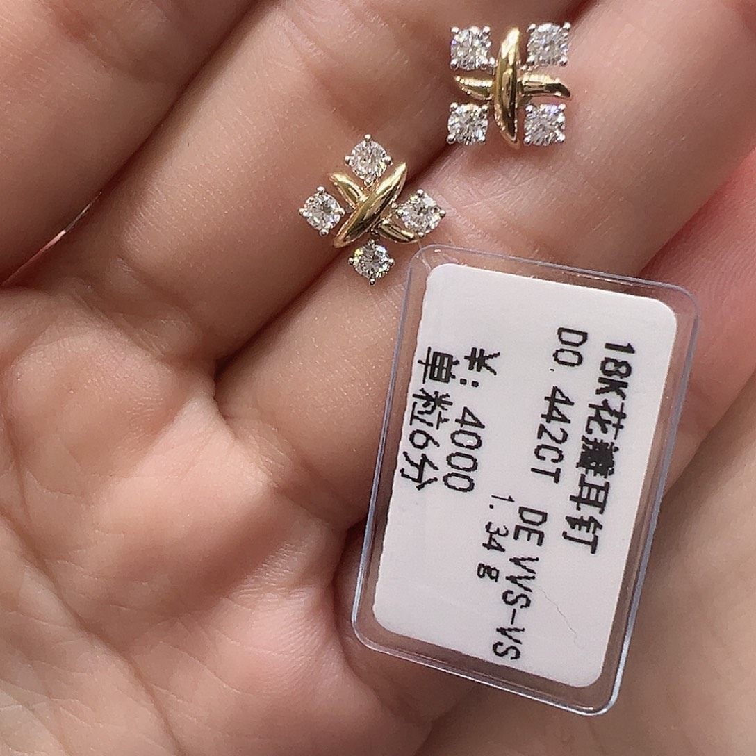 18K金镶嵌实验室培育钻石耳钉0.442ct K金双色花瓣耳钉