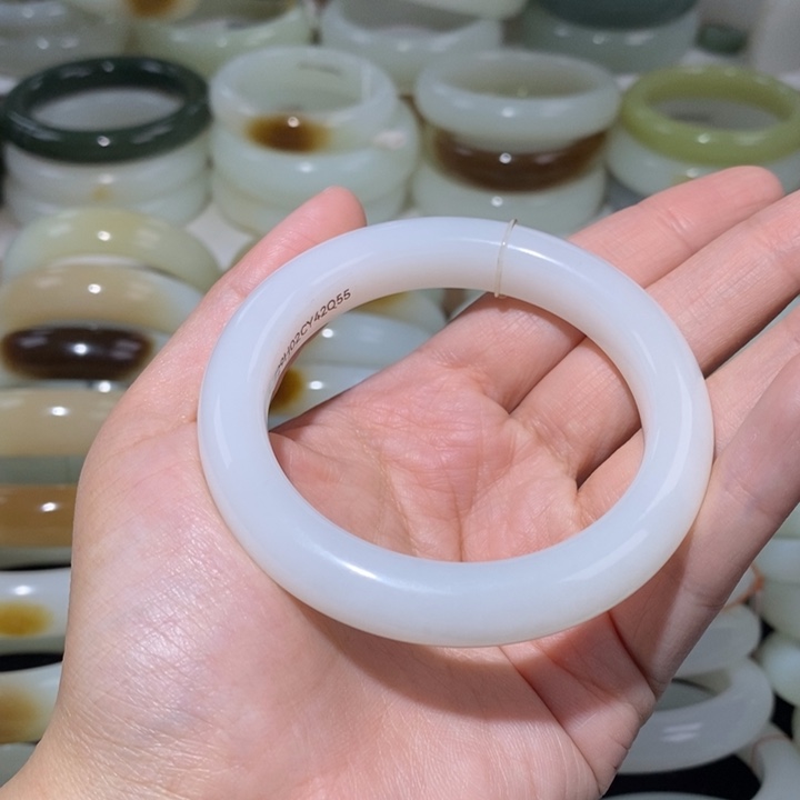 和田玉手镯未镶嵌羊脂白镯55