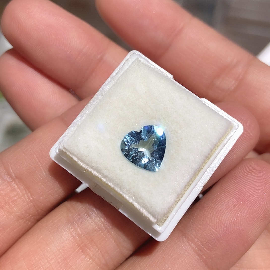 海蓝宝石裸石1888888444