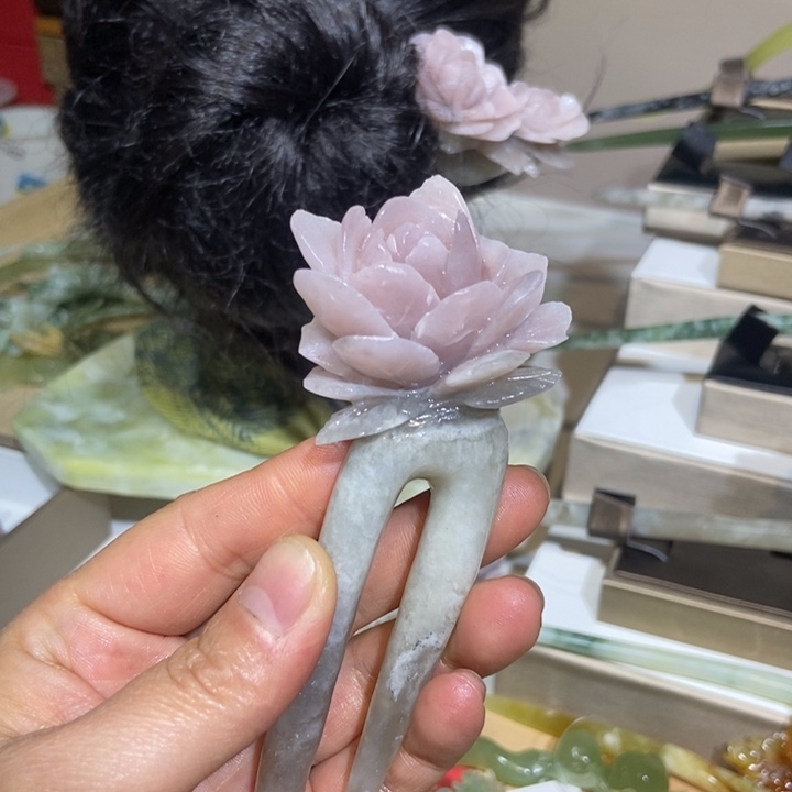 蛇纹石玉发饰未镶嵌绿***奶