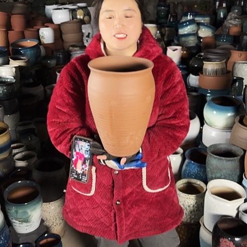 口20高31瑕疵底部鼓包。