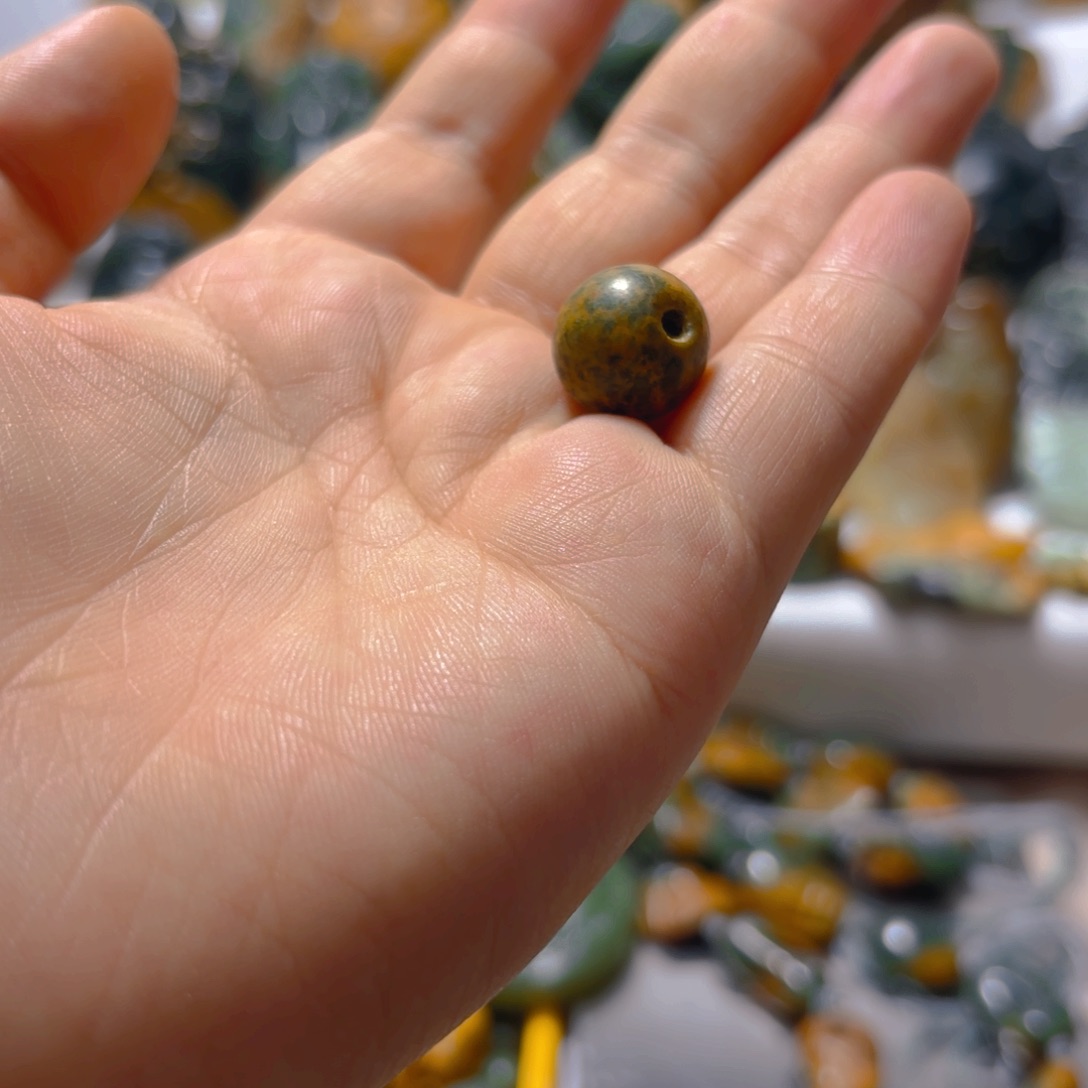 岫岩河磨玉（透闪石质玉）挂件未镶嵌一*