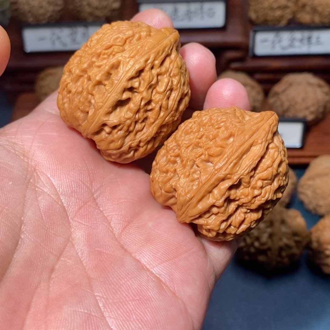 文玩核桃把件滚石