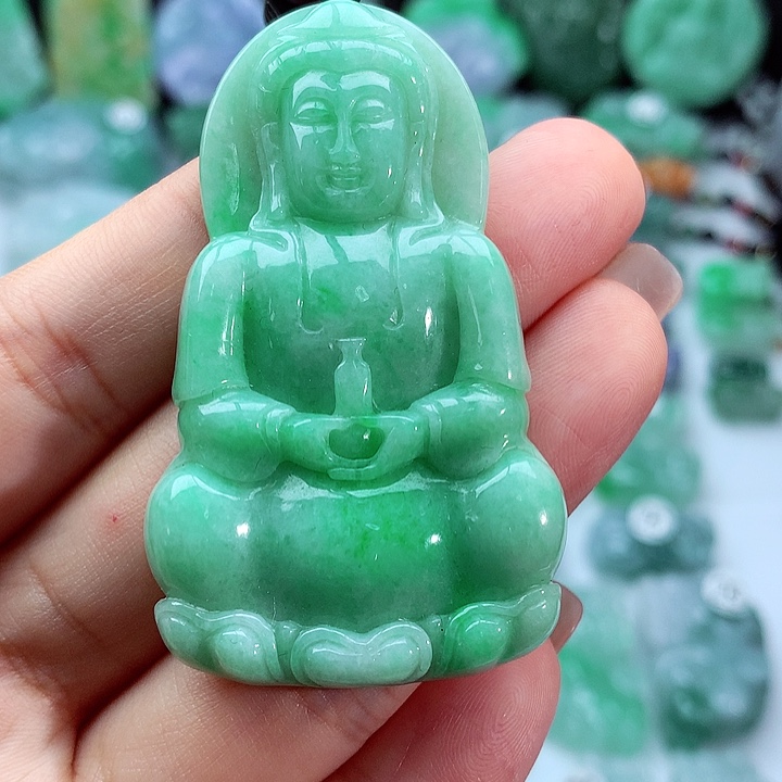 翡翠颈饰未镶嵌翡翠