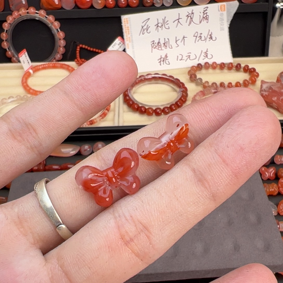小***)南红玛瑙未镶嵌颈饰两颗