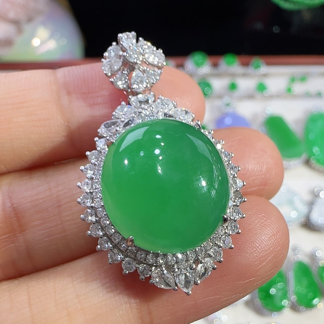 翡翠吊坠(不含链)18K金镶嵌