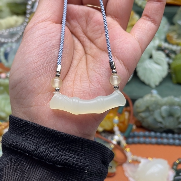 蛇纹石玉吊坠合金