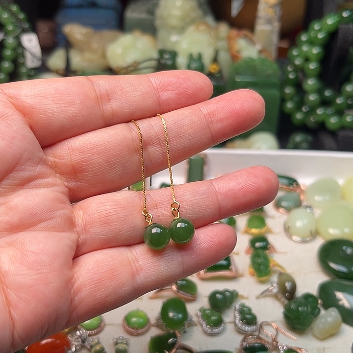 明***月和田玉未镶嵌颈饰