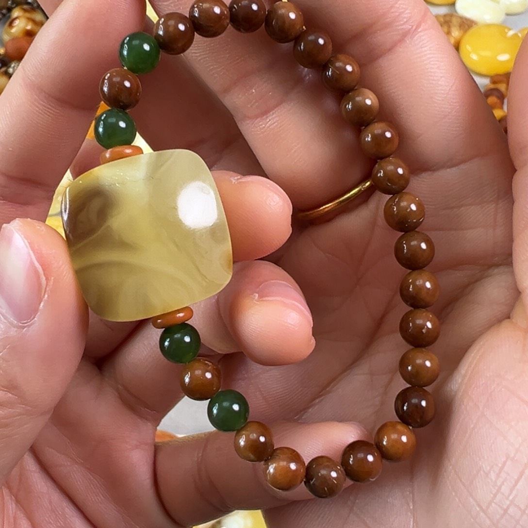 蜜蜡裸石未镶嵌蜜蜡