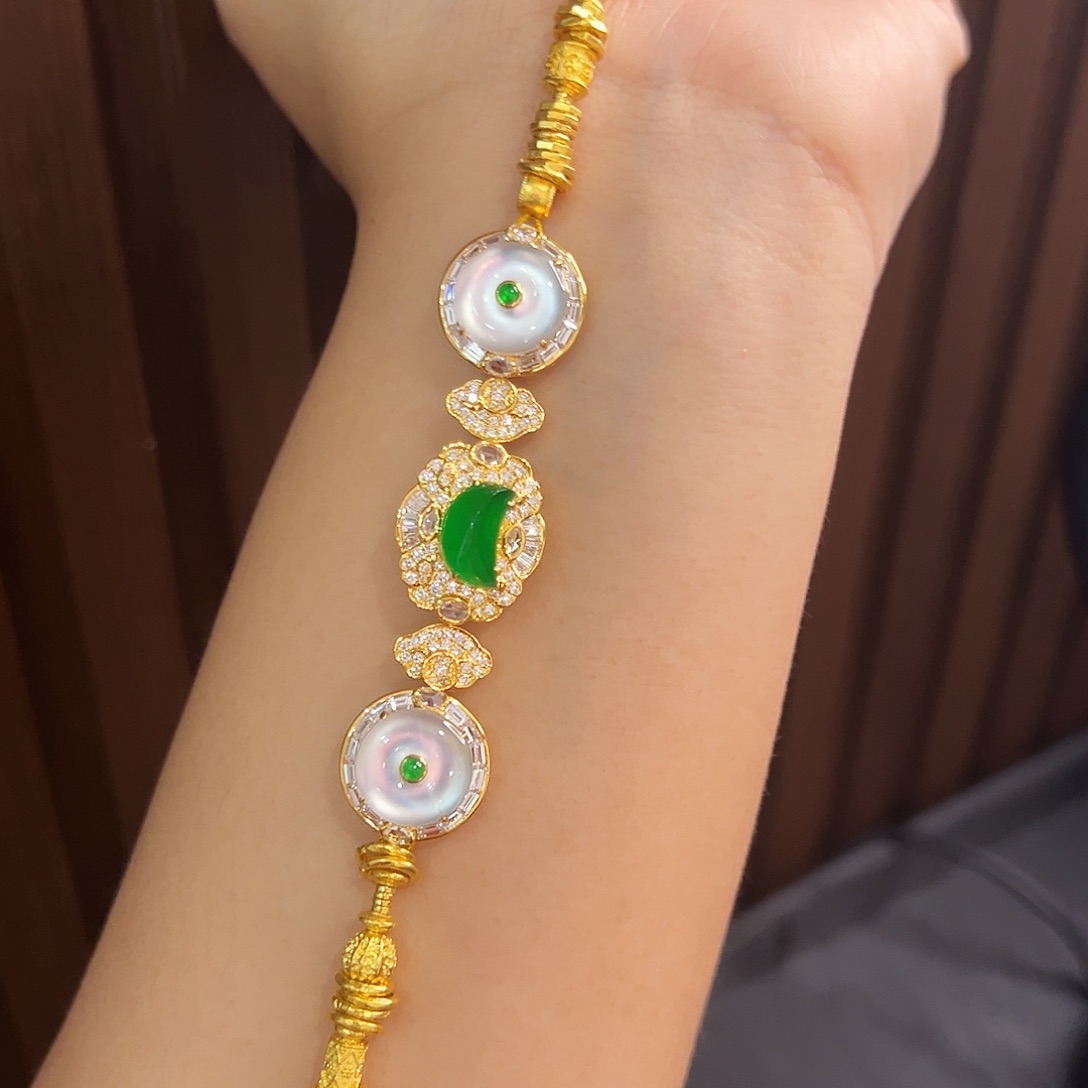 18K金镶嵌手链翡翠高冰玻盘缠