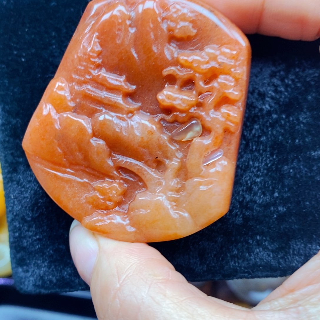 未镶嵌石英质玉（黄龙玉）颈饰