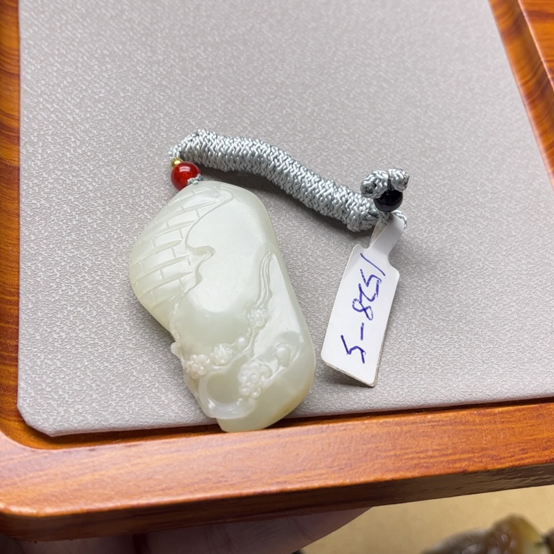 和田玉挂件未镶嵌?****豆