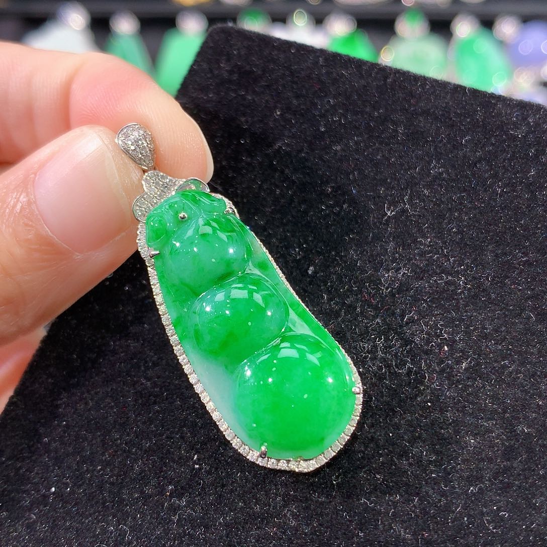 翡翠18K金镶嵌颈饰