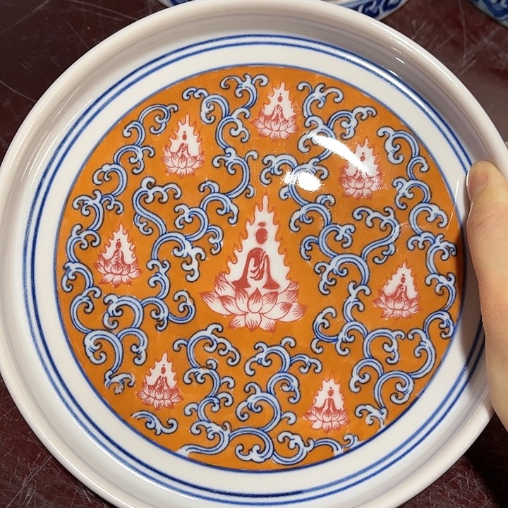 瓷片/////直径19厘米……红