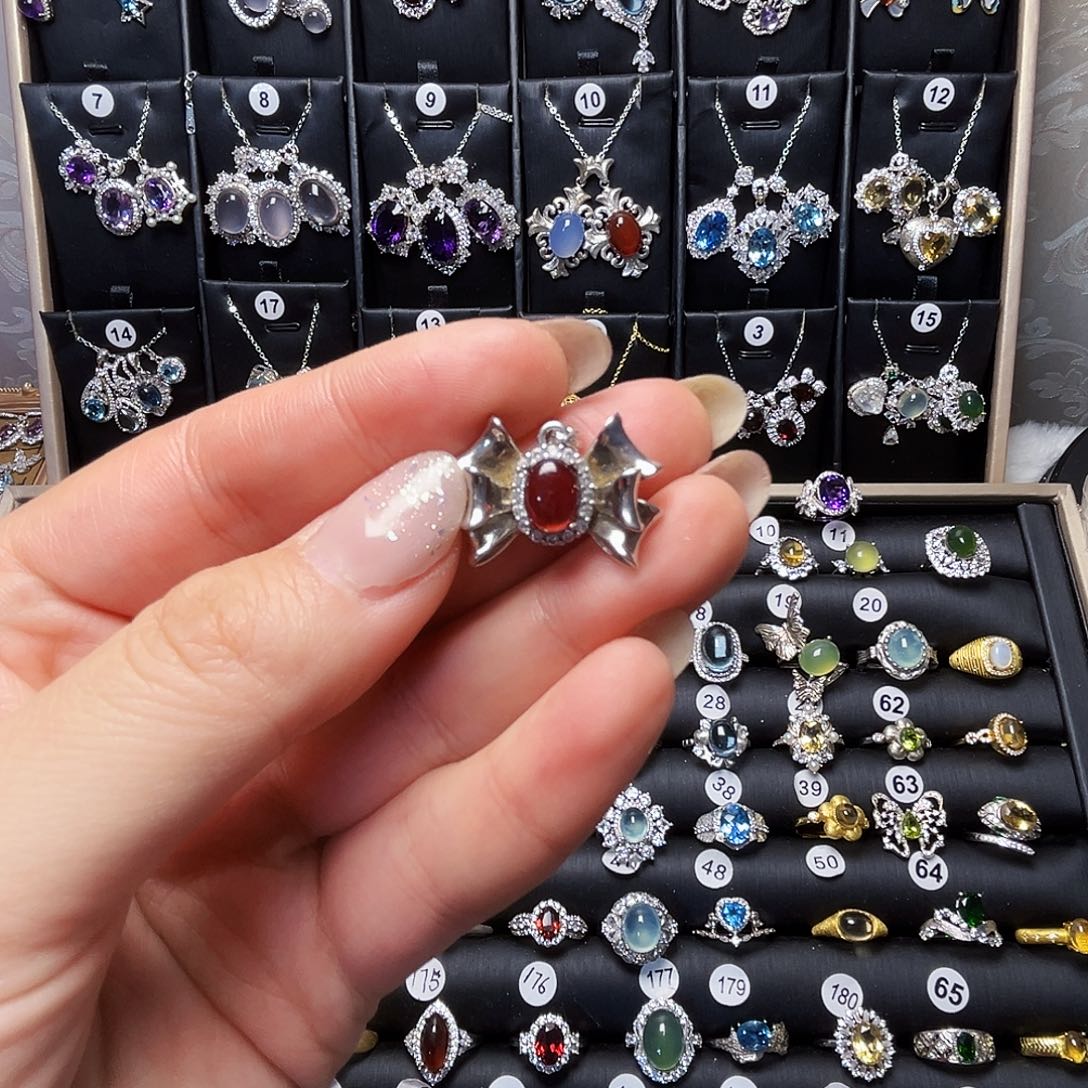 颈饰银S925镶嵌托帕石E****u