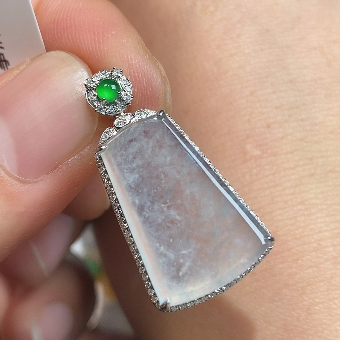 翡翠颈饰18K金镶嵌无事牌