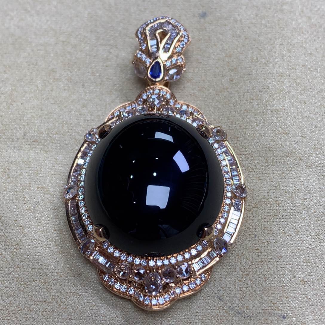 颈饰18K金镶嵌翡翠墨翠蛋面