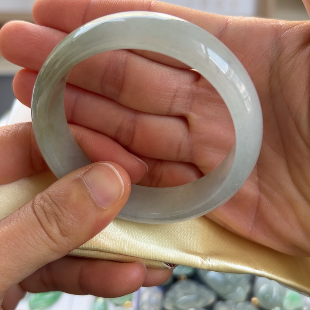 翡翠手镯未镶嵌羽*手镯