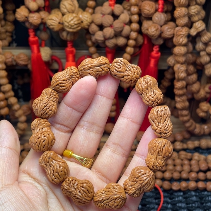 木质类龙纹桃枭挂件