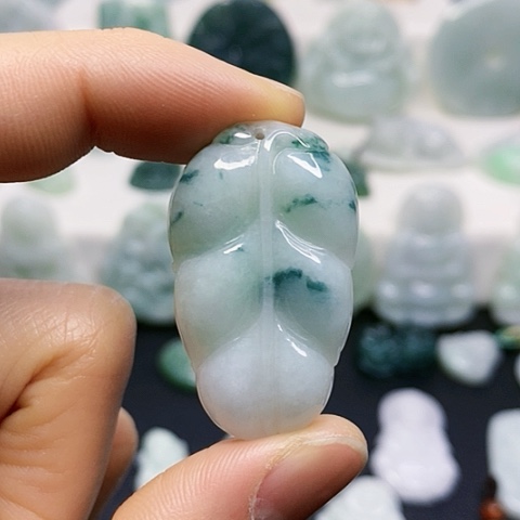 翡翠颈饰未镶嵌吊坠