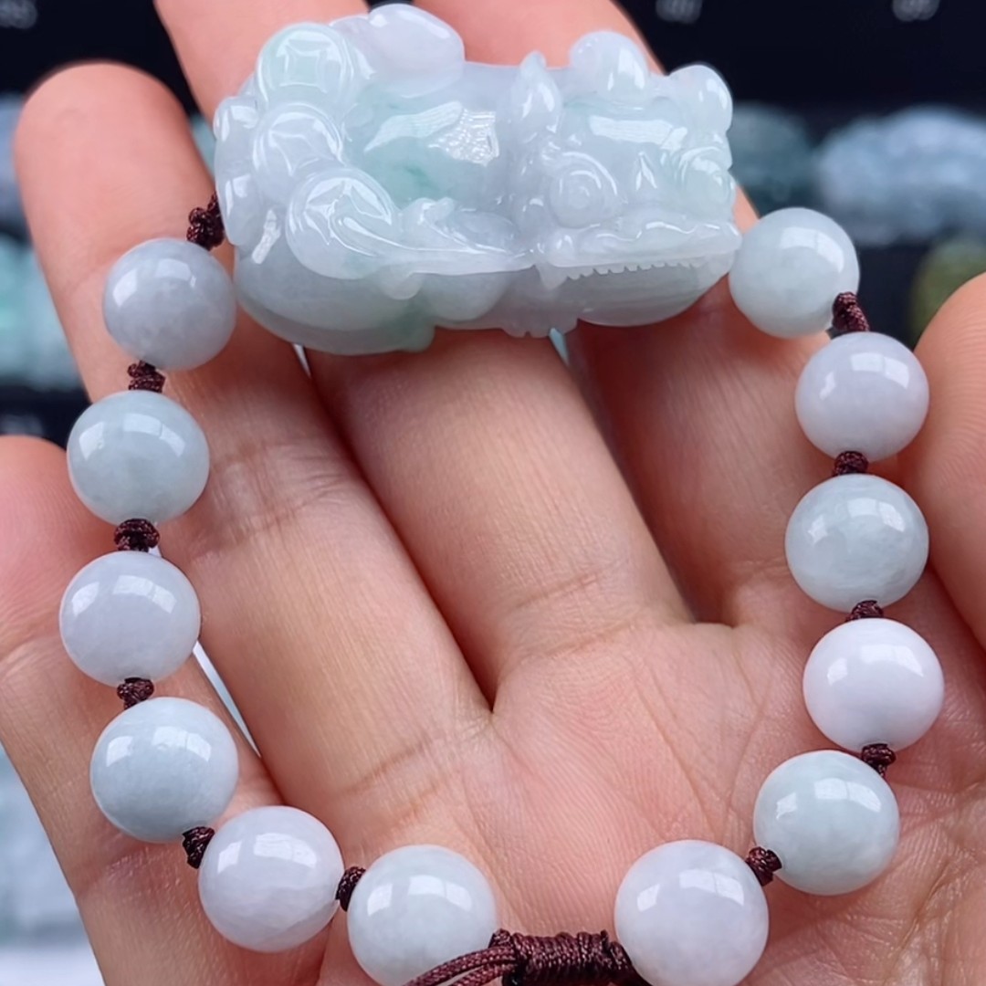 天然翡翠霸王貔貅招财三帝钱吊坠项链缅甸A货冰透浅绿精雕