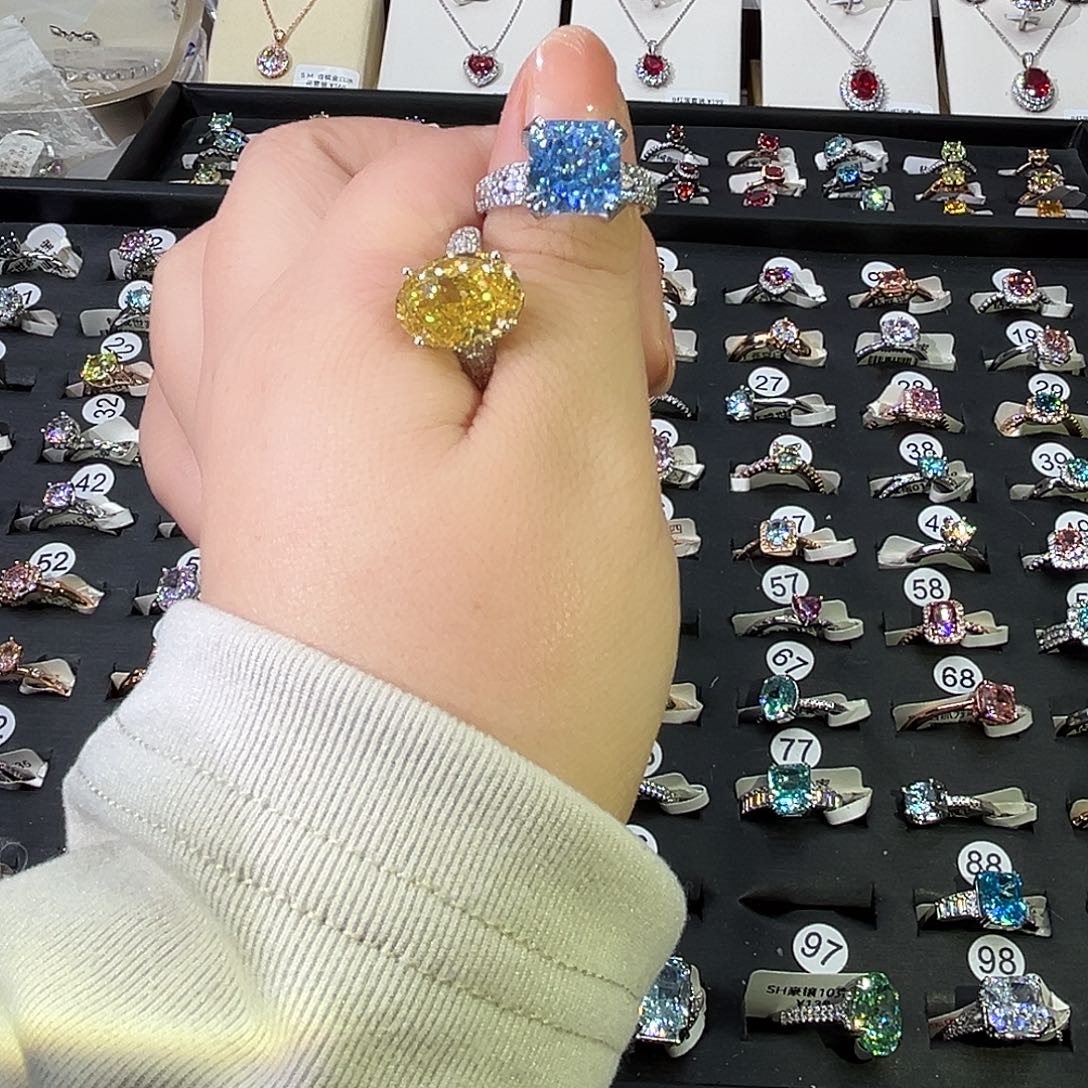 莫桑石非金属SH K白豪镶方形五卡-12（换黄冰花）